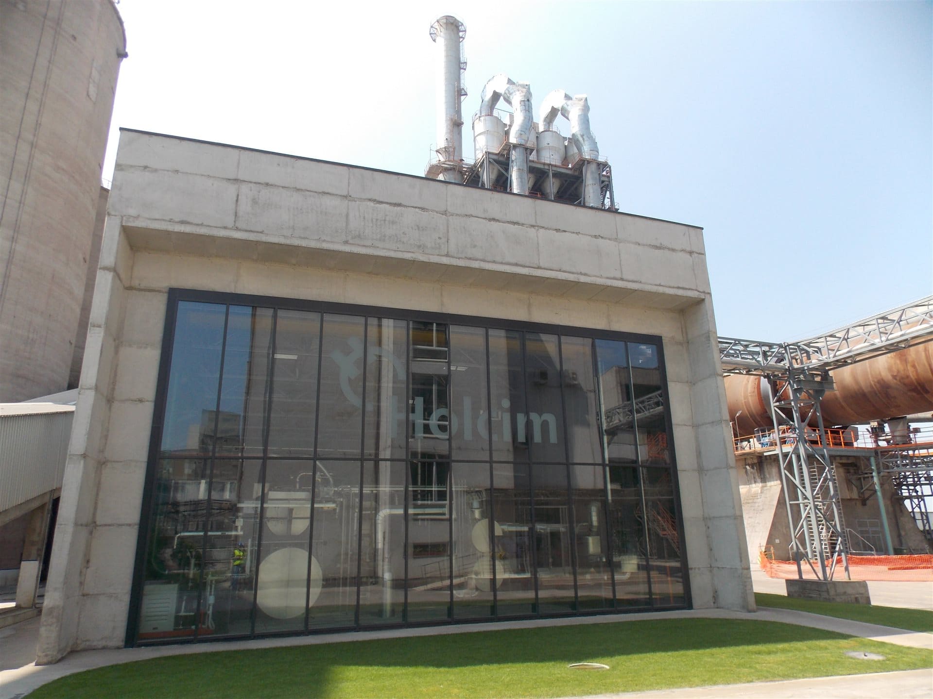 Holcim Aleșd, finished glass curtain wall with Holcim signage